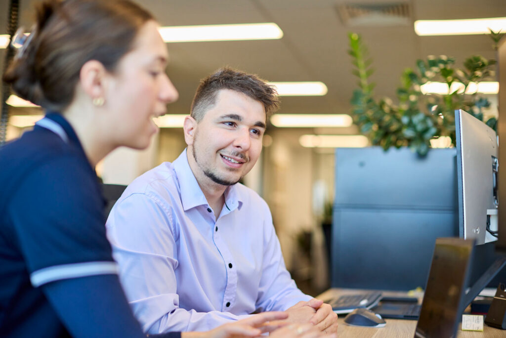 QMetrix_estee-anthony-at-computer