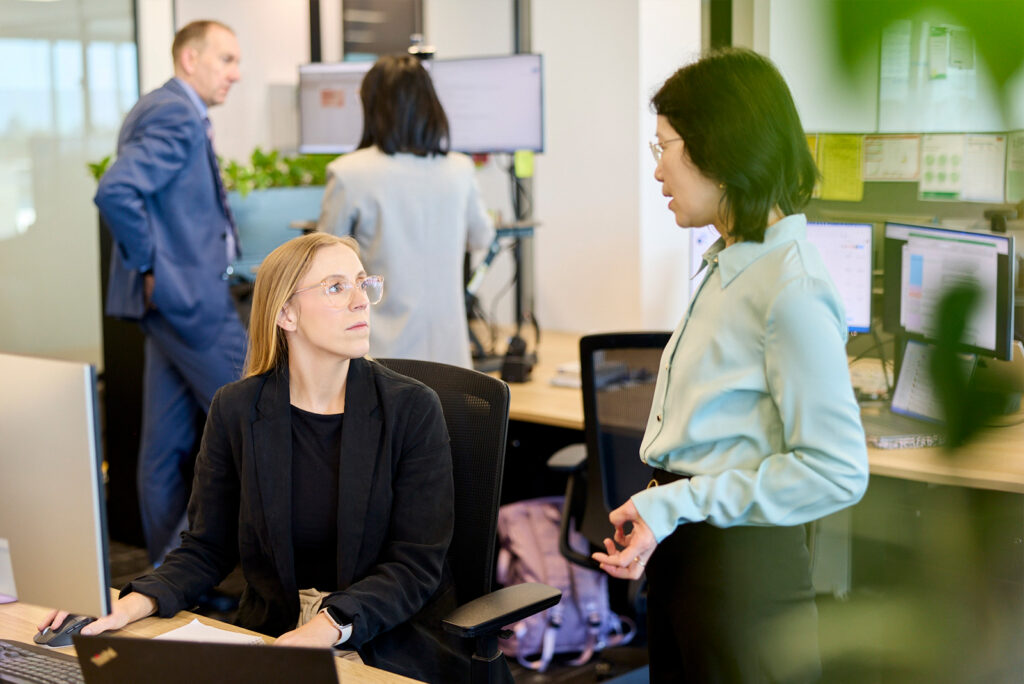 QMetrix_jess-brenda-discussing