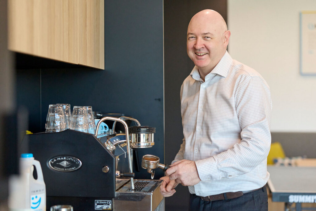 QMetrix_mike-at-coffee-machine